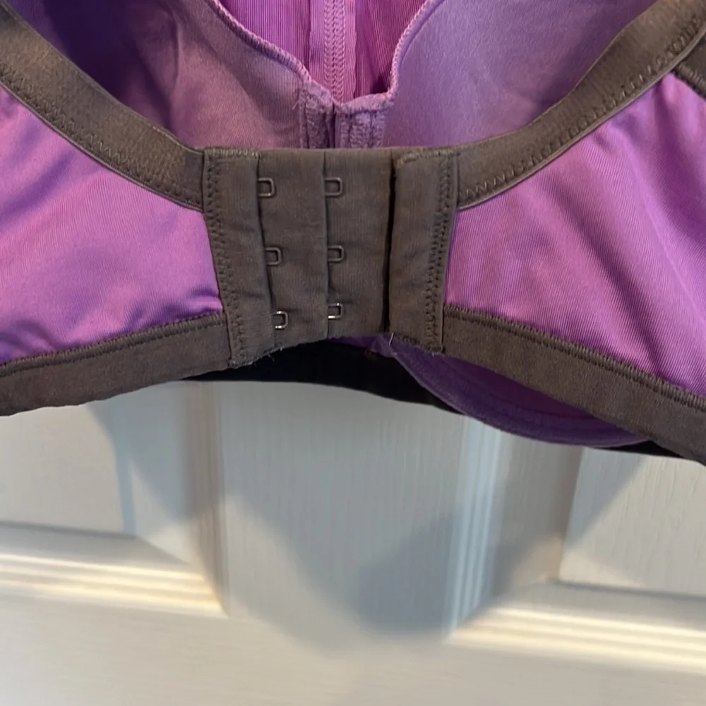 Natori sports bra 34C - Picture 4 of 8